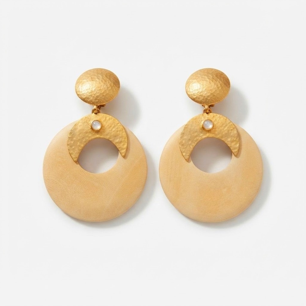 Lazul Vintage Oversized Wood and Hammered Gold Tone Clip On Statement Earrings